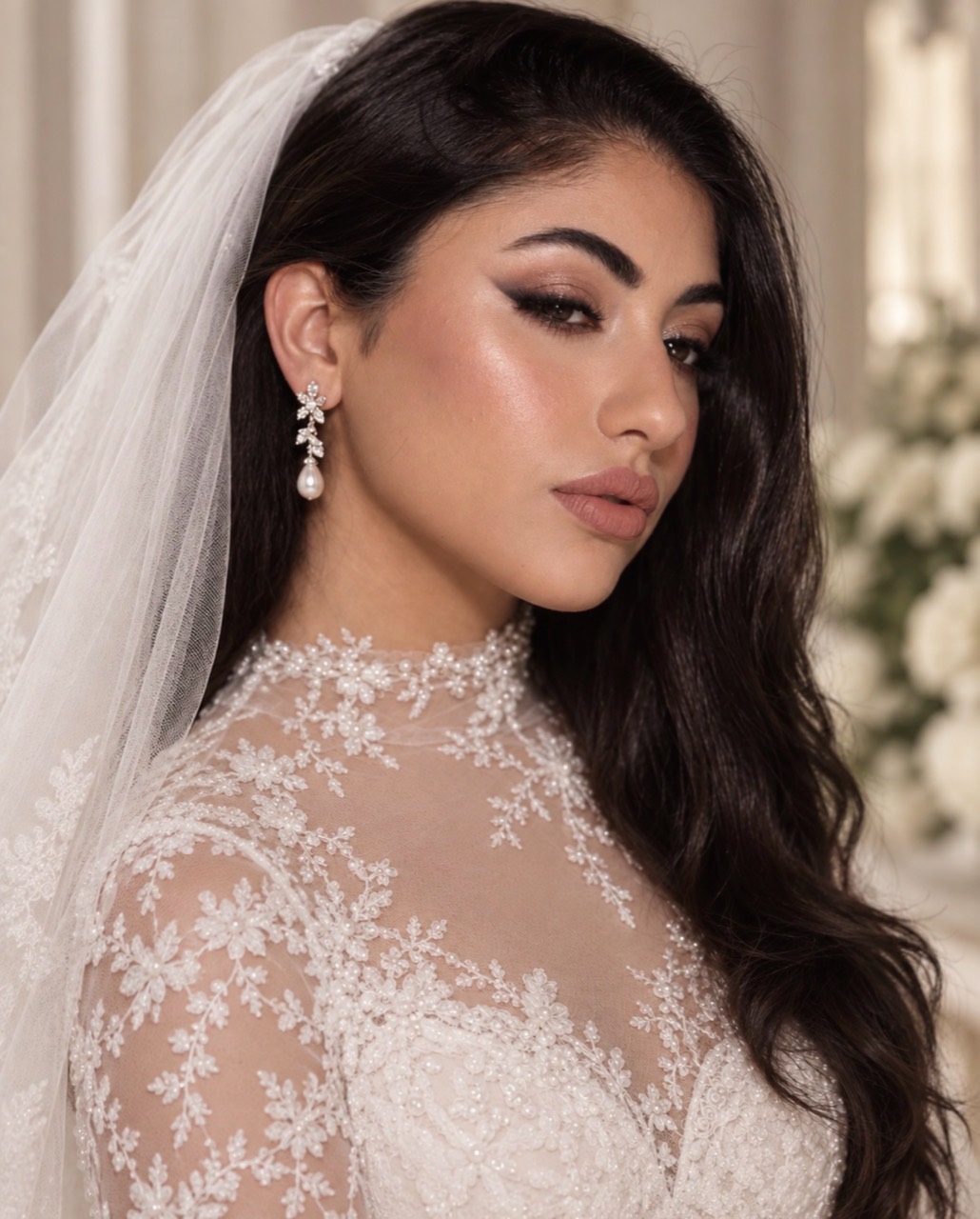 Sposa con make-up Fox Glam bridal, sguardo allungato e labbra calde vellutate